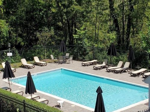 120 Prospect St, Ridgefield CT  06877-4656 exterior