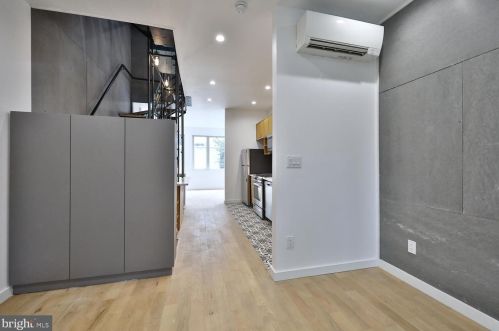 725 6th St, Philadelphia PA  19147-2109 exterior