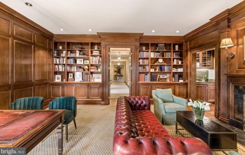 9000 Congressional Pkwy, Rockville MD  20854-4610 exterior