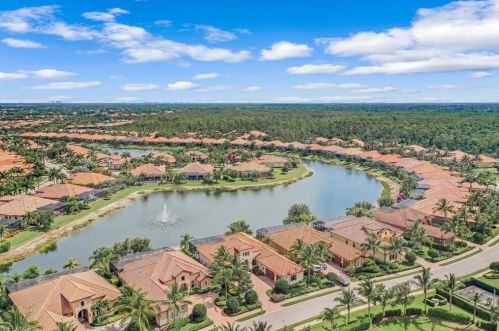 6512 Costa Cir, Naples FL 34113-1702 exterior