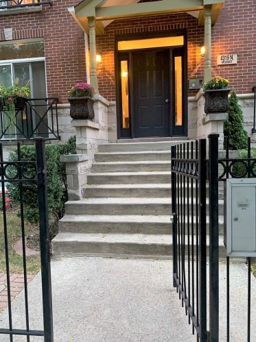 4319 Mozart St, Chicago, IL 60618-1576