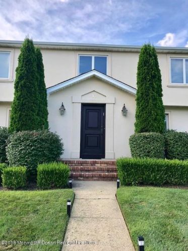 16 Bridle Dr, West Long Branch, NJ 07764-1705