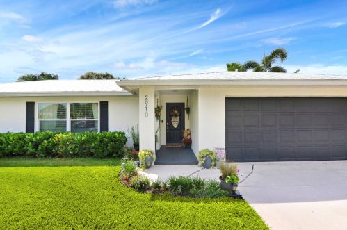 2910 Cates Cir, Fort Pierce FL  34952-5812 exterior