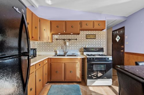 84 Petrie Cir, Streamwood IL  60107-1124 exterior