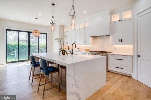 6801 Dillon Ave, Mc Lean VA  22101-4435 exterior