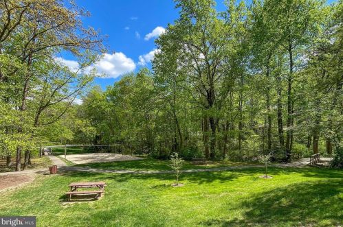 5707 Oak Leather Dr, Springfield VA  22015-2315 exterior