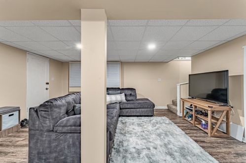 1421 Harris Ave, Pittsburgh PA 15205-3946 exterior