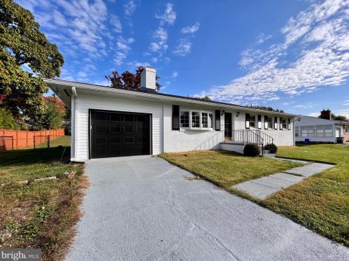 15421 Thompson Rd, Silver Spring, MD 20905-3952