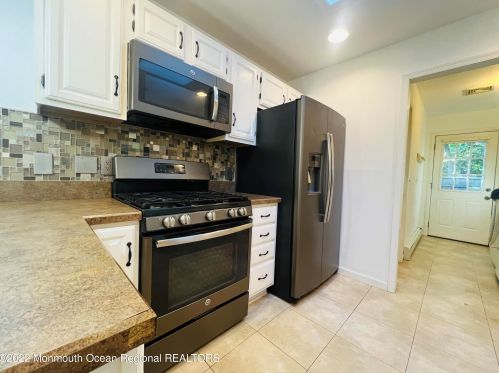 308 Enterprise Dr, Lacey NJ 08731-1815 exterior