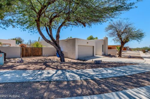 9152 Creek St, Tucson, AZ 85730-2122