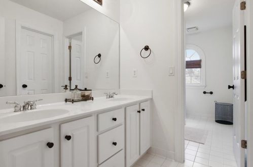 5009 Dunwoody Ter Cv, Atlanta GA 30338-2330 exterior