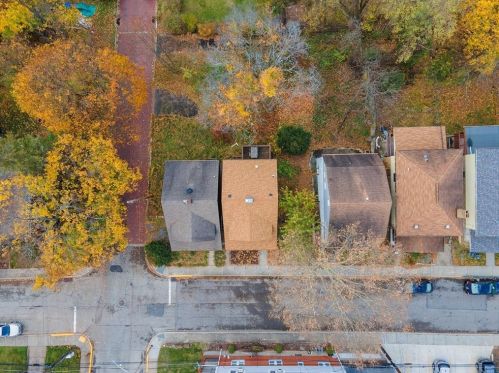 2744 Connecticut Ave, Pittsburgh PA  15216-1933 exterior