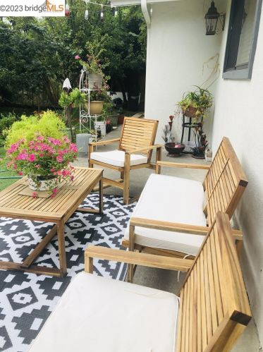 1210 Bentley St, Concord CA 94518-3814 exterior