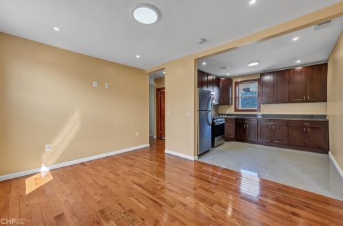 5937 Artesian Ave, Chicago IL 60645-5301 exterior