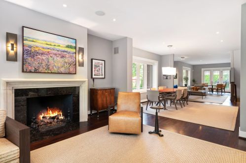 819 Castlewood Ter, Chicago IL  60640-4216 exterior