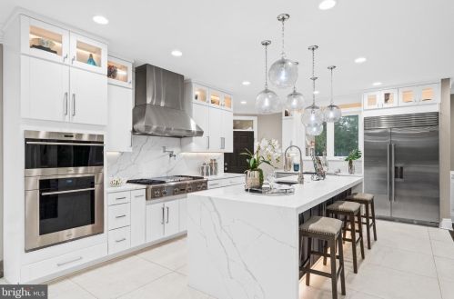 1645 Kirby Rd, Mc Lean VA  22101-3240 exterior