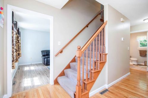 13 Gaylord Rd, Windsor Locks CT 06096-2815 exterior