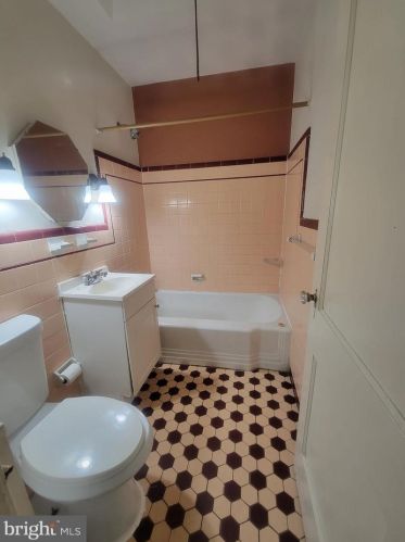 1248 Magee Ave, Philadelphia PA  19111-4942 exterior