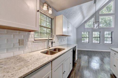 689 Lake Dr, Lithonia GA  30039-6683 exterior