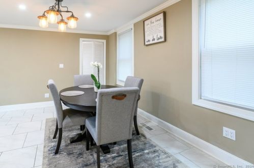 252 Main St, Meriden CT 06451-3859 exterior