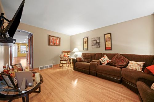 6129 Mcvicker Ave, Chicago IL 60638-4325 exterior