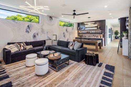 213 Kaalawai Pl, Honolulu HI 96816-4435 exterior