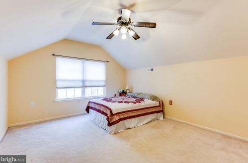 89 Warwick Way, Southampton NJ  08088-1122 exterior