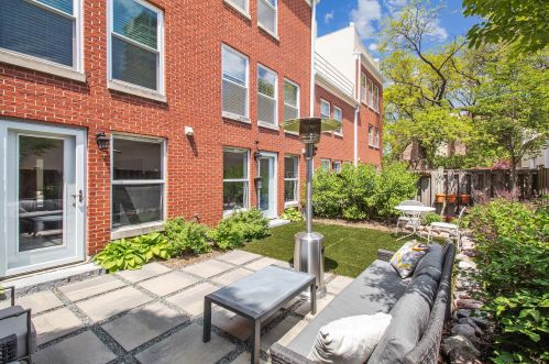 701 Carpenter St, Chicago IL 60607-3464 exterior