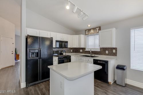 21845 48th Pl, Phoenix, AZ 85054-6704