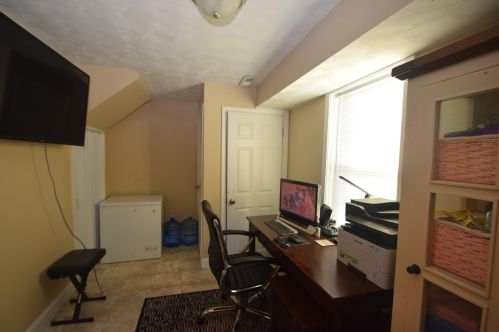 153 Main St, Seabrook NH 03874-4673 exterior