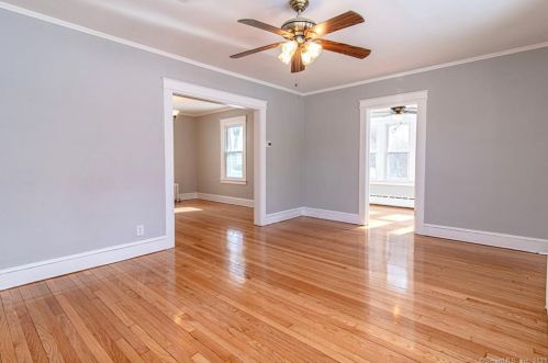 23 Holl St, Manchester CT 06040-5325 exterior