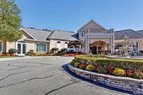 303 Cleveland Ln, Rockaway NJ 07866-5803 exterior