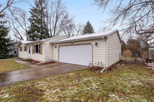 2536 Chaparral St, Kalamazoo MI  49006-1329 exterior