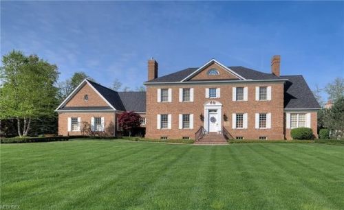 645 Club Dr, Aurora, OH 44202-6301