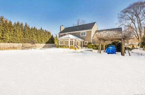 23 Carleton Ave, Briarcliff NY 10510-1723 exterior