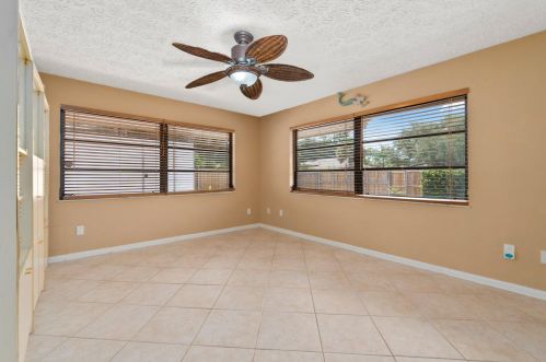 1718 Ocean Cove Ave, Fort Pierce FL  34953-2450 exterior