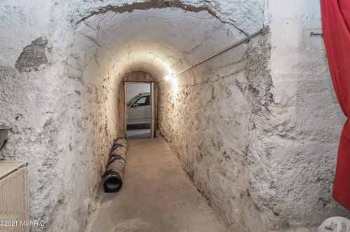 1602 Grand Ave, Kalamazoo MI 49006-4489 exterior