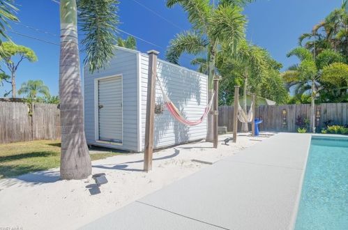 709 99 Ave, Naples FL 34108-2231 exterior