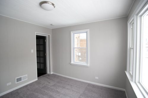 8015 Artesian Ave, Chicago IL  60652-2819 exterior