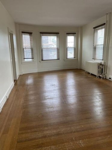 56 Middleton Ave, Middletown RI 02840-3657 exterior