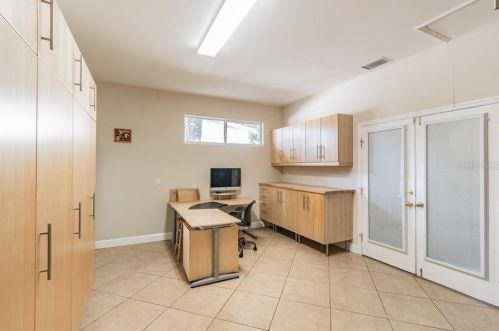 456 Davis Blvd, Tampa FL 33606-3818 exterior