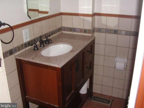 358 Krams Ave, Philadelphia PA  19128-4733 exterior