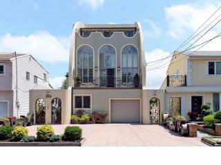 255 Whitman Dr, Brooklyn NY  11234-6934 exterior