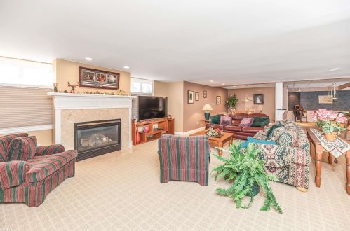 33654 Lotties Dr, New Baltimore MI 48047-2378 exterior