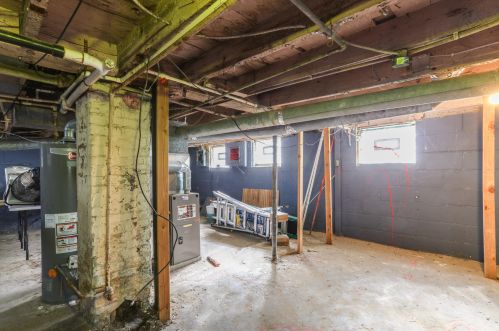 3746 2nd Ln, Milwaukee WI 53212-1516 exterior