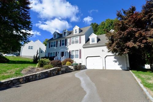 3 Commodore Hull Dr, Derby CT 06418-2255 exterior