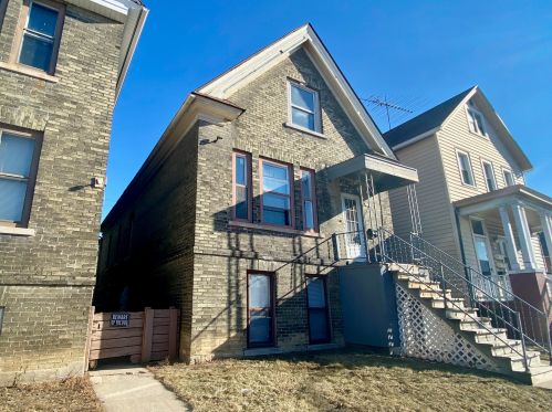 2074 13th St, Milwaukee, WI 53204-3843