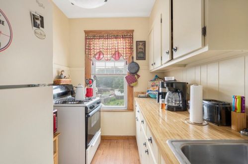 1041 Park Ave, Woonsocket RI 02895-4773 exterior