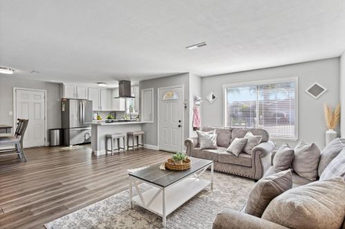 431 Lewis St, Turlock CA  95380-5828 exterior