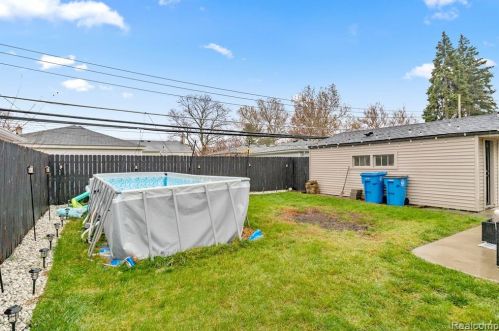 6126 Cambourne Rd, Dearborn Heights MI 48127-3916 exterior